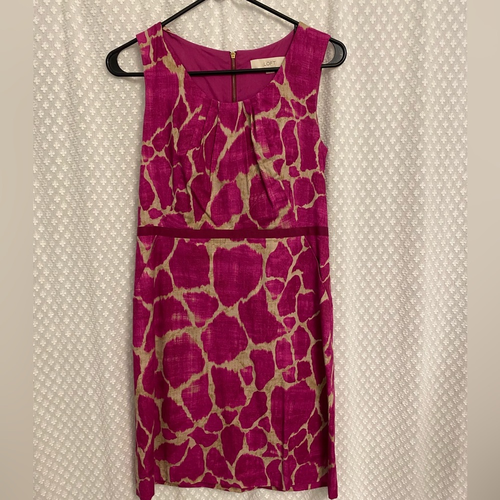 Loft fitted midi dress with pockets. Size 2. Like new, worn twice.